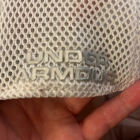 In EUC Under Armour golf ⛳️ hat 🧢 - Picture 6 of 6
